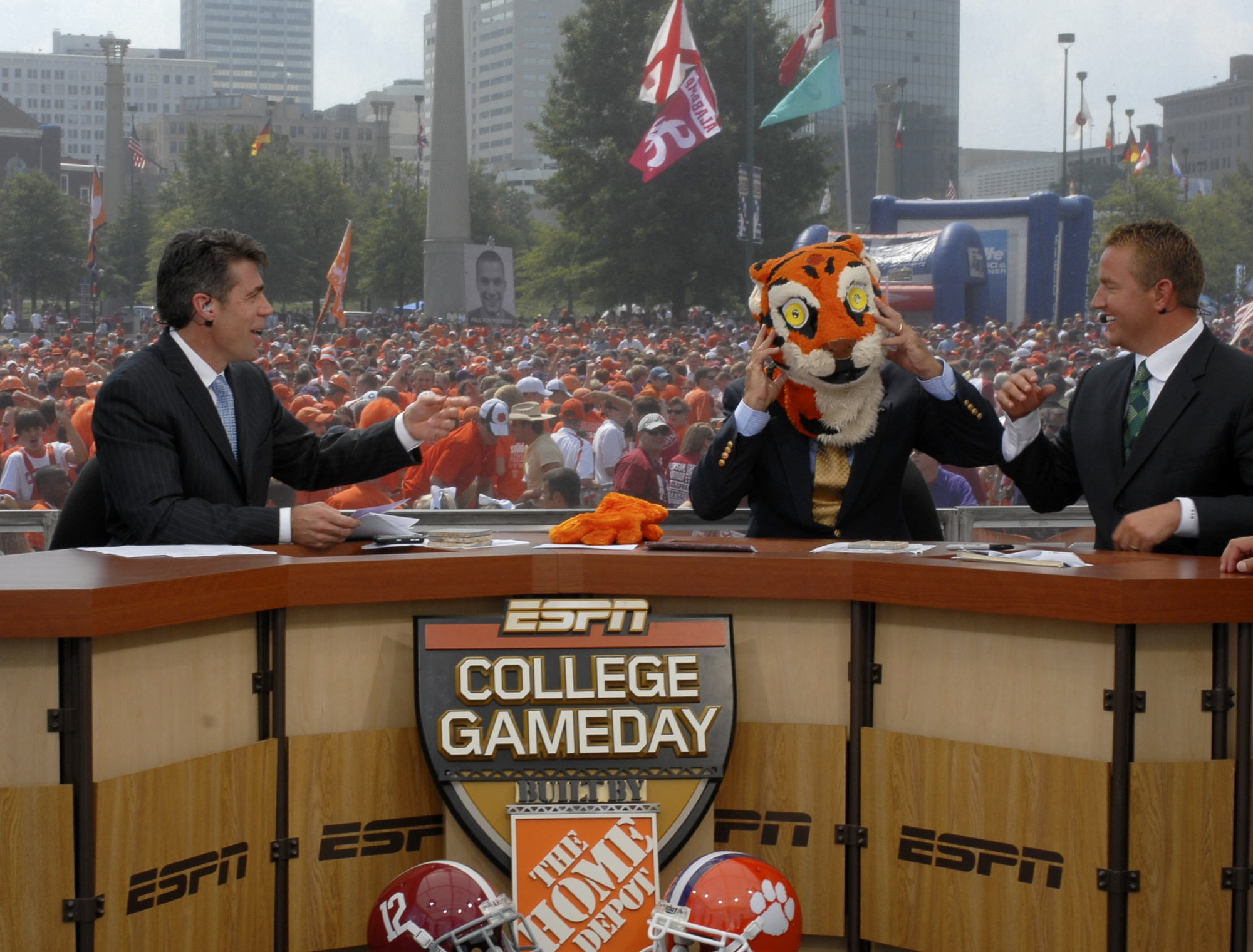 Tweetback: GameDay heads to SEC Title game; Notre Dame ...