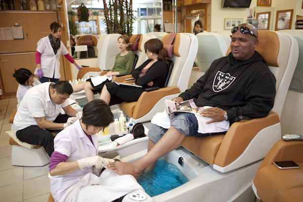 Hue-Jackson-pedi1.jpg