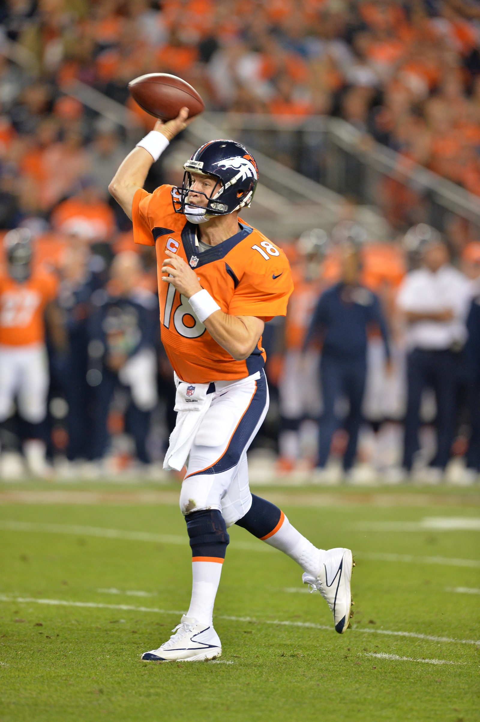 NFL Broncos PeytonManning ペイトンマニング　ジャージ NFL Broncos PeytonManning ペイトンマニング ジャージ ボール NFL