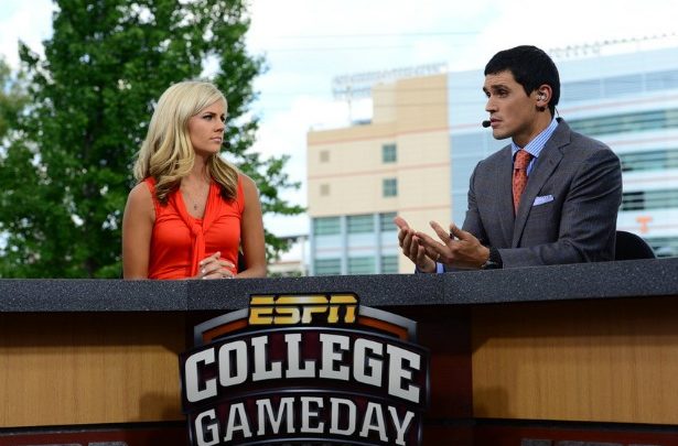 Photo of For the College Football Awards, ESPN’s Samantha Steele transitions from sidelines to red carpet reporting