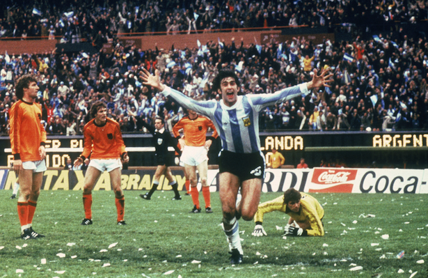 Photo of ESPN Deportes’ Mario Kempes commemorates 35th anniversary of his World Cup-winning goal for Argentina