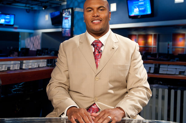 Photo of ICYMI: The Week on Front Row PLUS: ESPN NFL analyst Antonio Pierce adds title of “Coach”