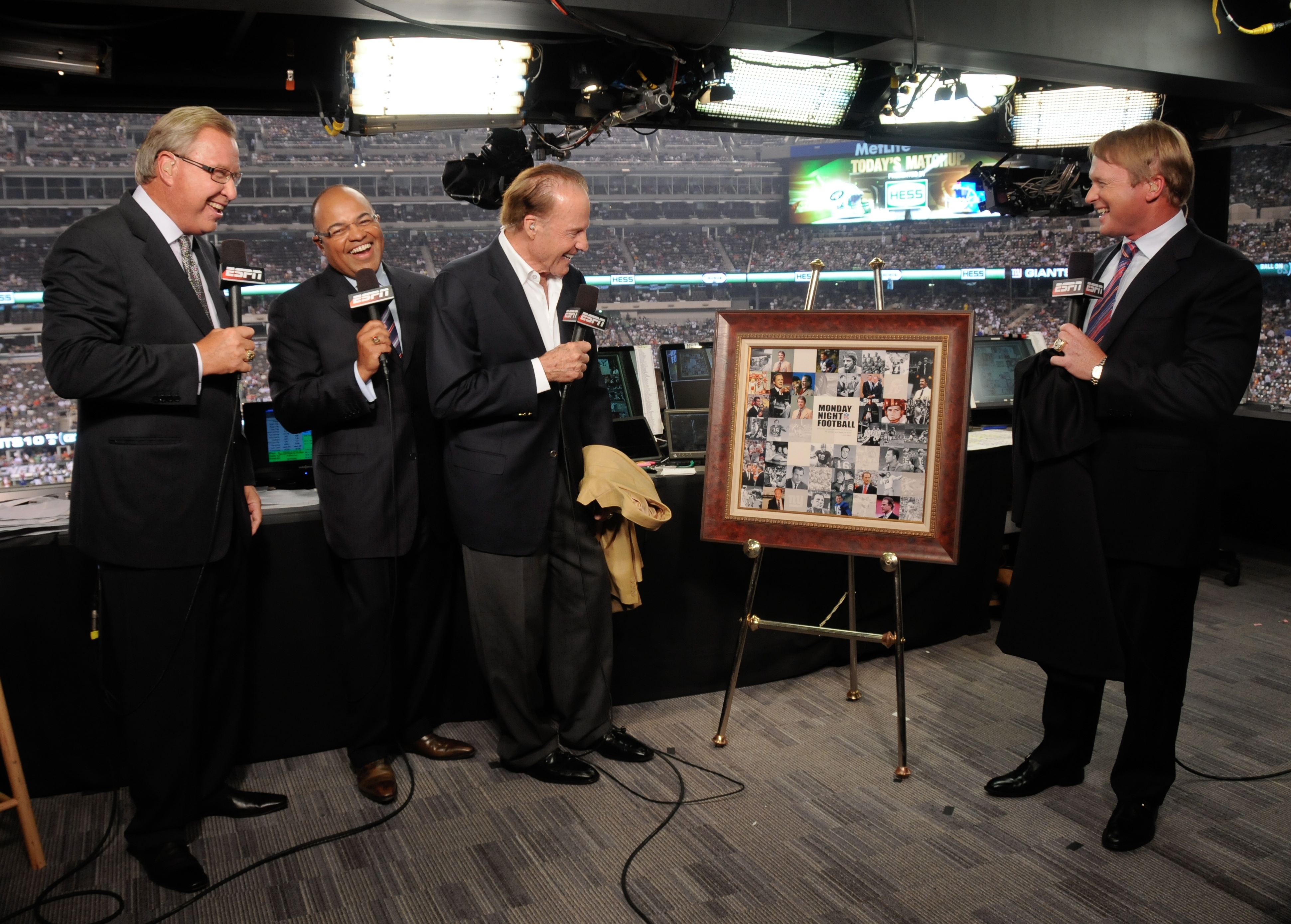 TBT: MNF to pay tribute to legendary player, broadcaster Frank