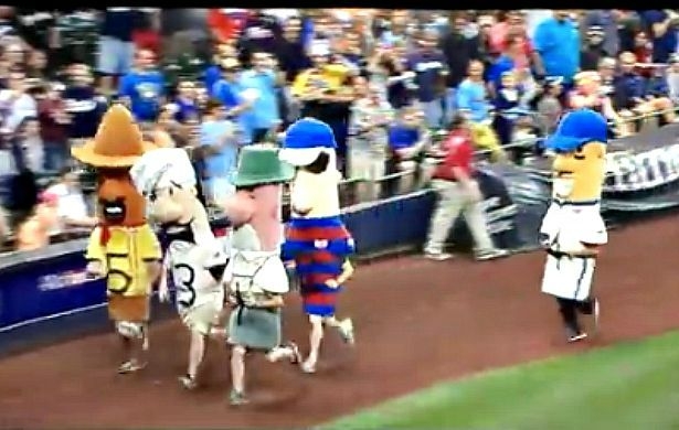 Tim Kurkjian (No. 4 in your Sausage Program, No. 1 in Scott Van Pelt’s heart) gets off to a slow start during his Sausage Race debut in Milwaukee.