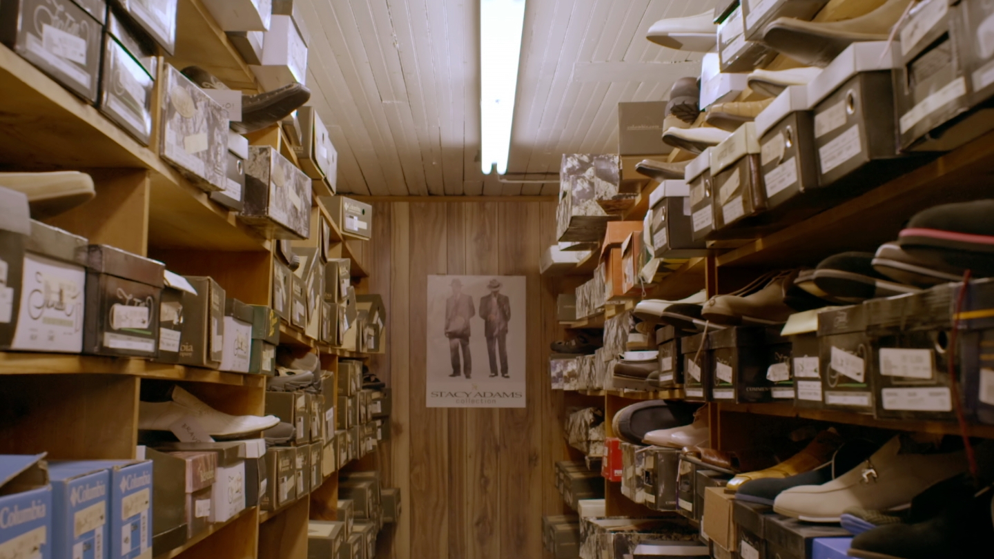 Torre's 30 for 30 Short sizes up legendary “Friedman’s Shoes” ESPN