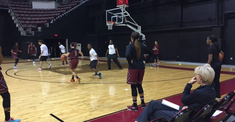 Photo of Women’s college basketball analyst Carol Ross goes on the road with South Carolina women’s basketball