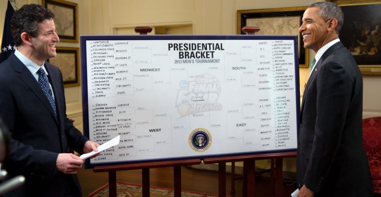 Photo of In final Barack-etology as POTUS, Obama goes with Jayhawks and Huskies