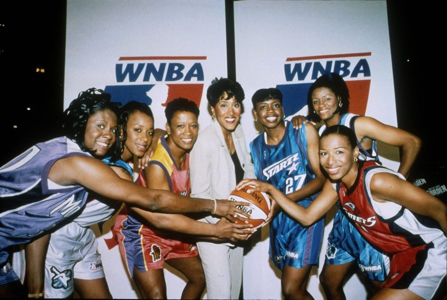 1997: Then-ESPN host Robin Roberts (center) is flanked by WNBA stars. (Steve Friedman/ESPN Images)