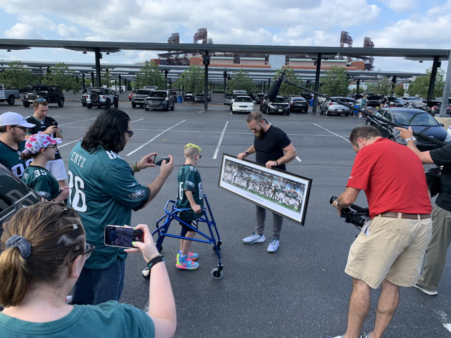 Hamilton (C) has a huge following among Eagles fans. (Miriam Greenfield/ESPN)