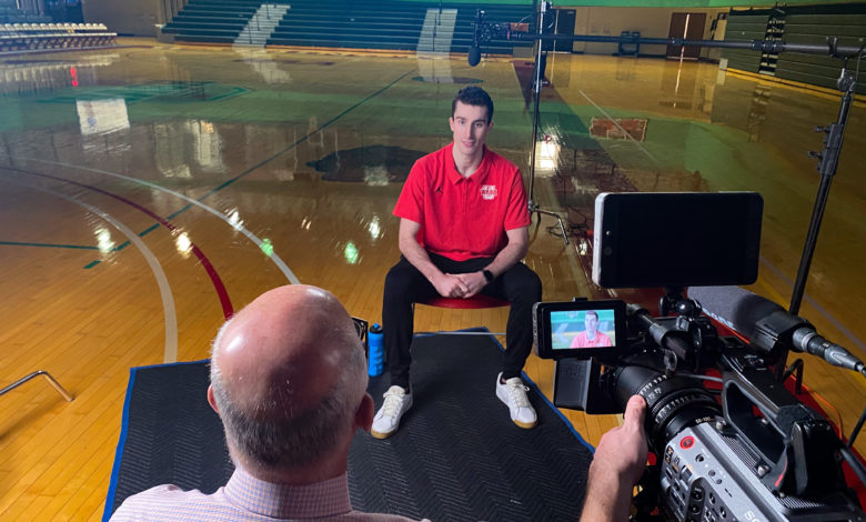 Photo of Journalism Showcase: “College GameDay’s” Gene Wojciechowski Shares the Story of Justin Hardy’s Fight to Stay on the Court with Stage IV Cancer