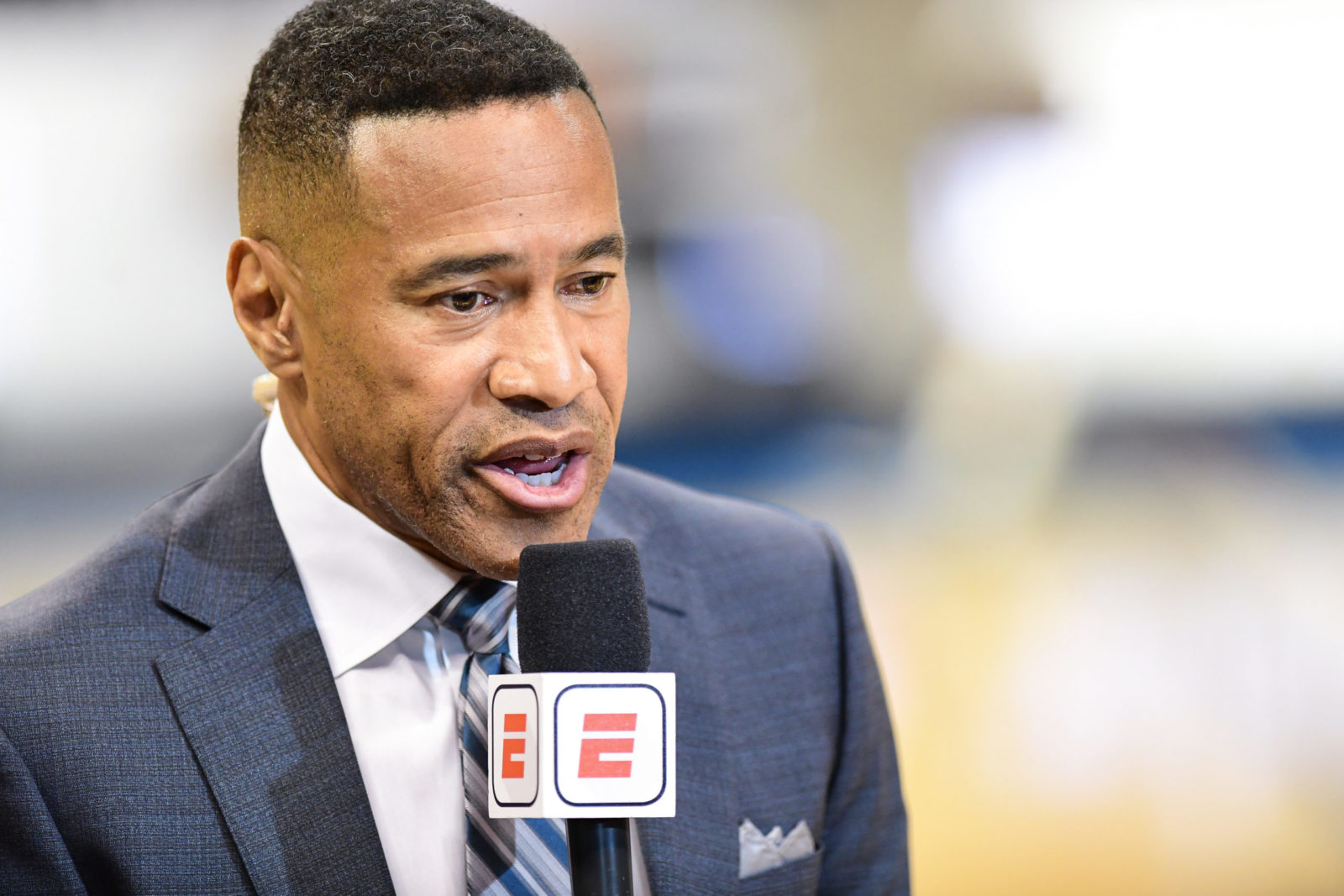 ESPN Re Signs Veteran Play By Play Voice Mark Jones With Multi Year 